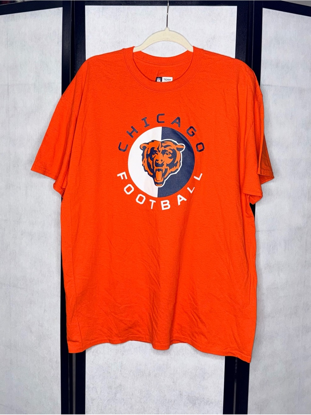 NFL Team Apparel Chicago Bears Football Logo Orange T-Shirt Men’s XL